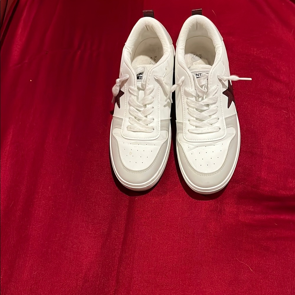 “Vintage” Brand White Leather Sneakers
